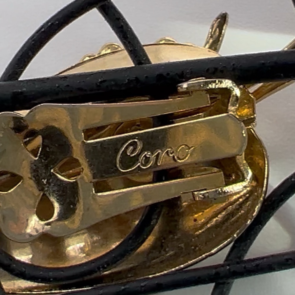 Vintage 1940's ~ 1950's Coro Clip-on Earrings - Picture 3 of 6